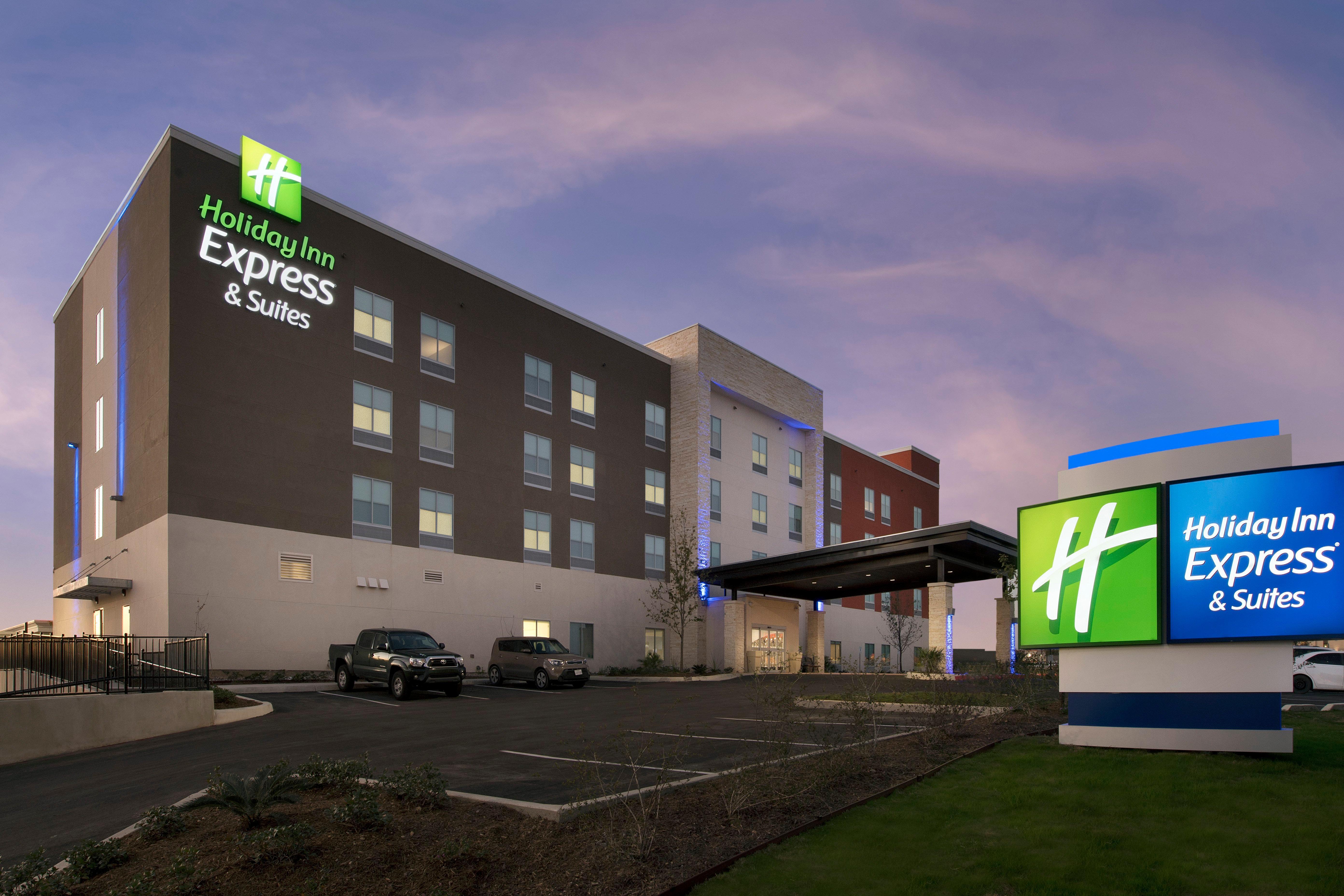 Holiday Inn Express & Suites San Antonio North-Windcrest, An Ihg Hotel Exterior photo